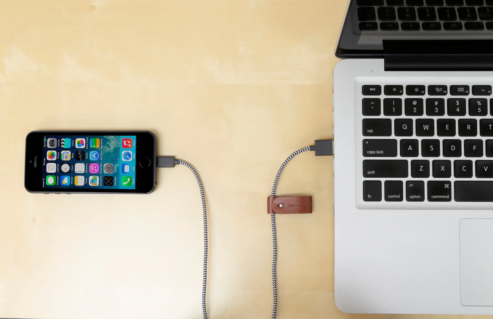 Native Union 1.2 m USB-A til Lightning Belt Ladekabel - Zebra - Image 3