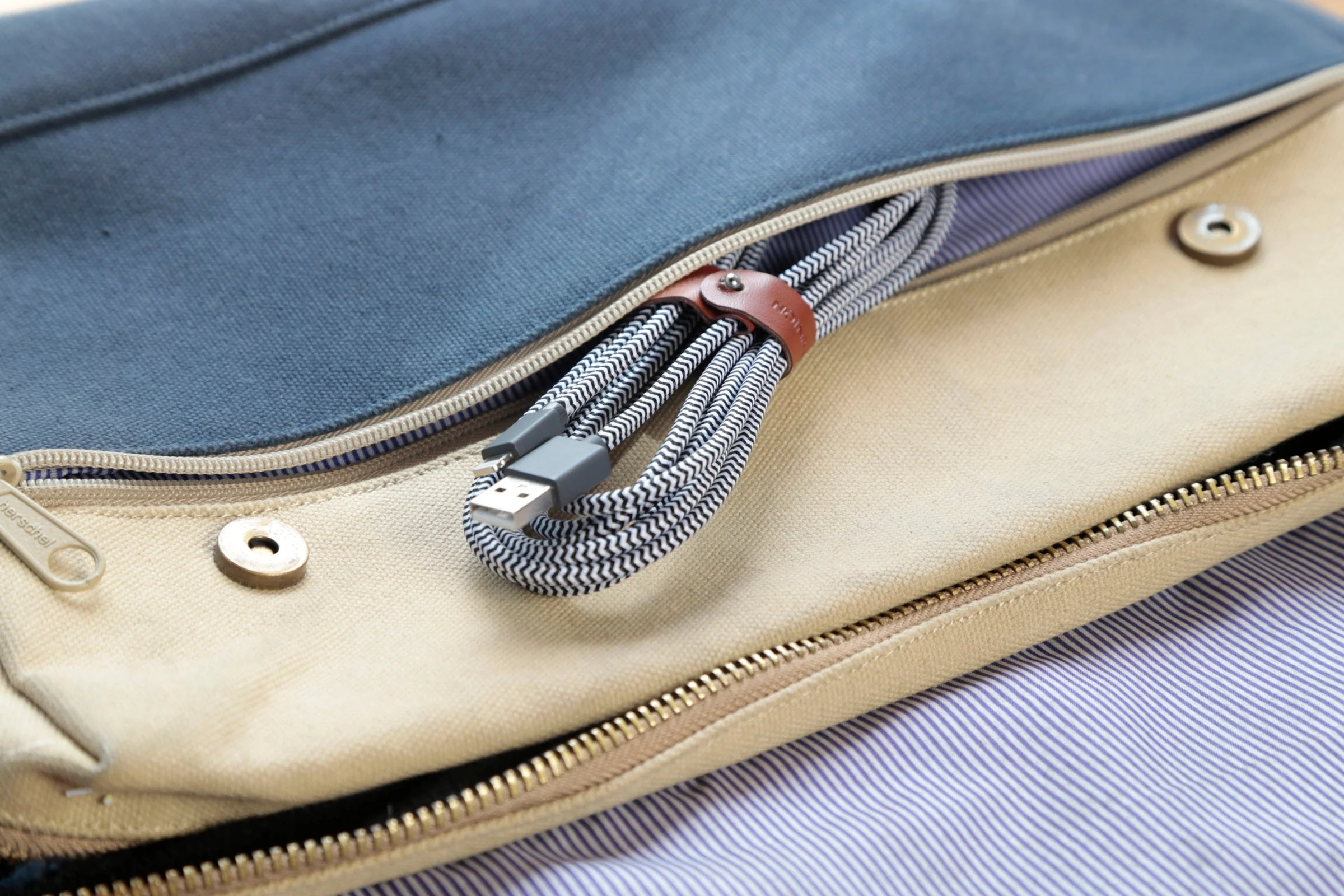 Native Union 3m USB-A til Lightning Belt Ladekabel - Zebra - Image 3