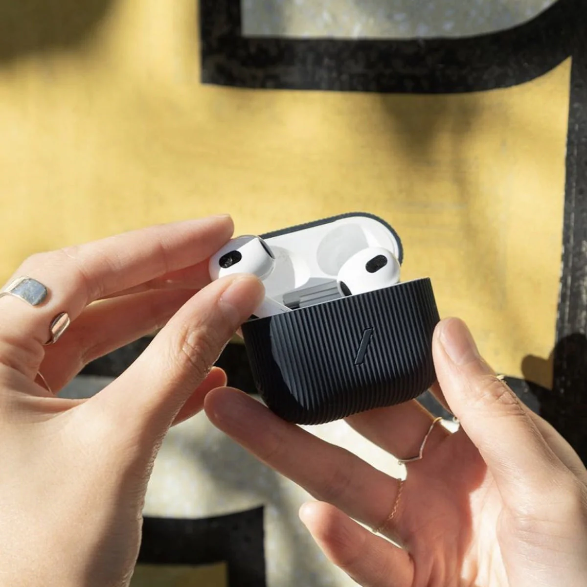 Native Union Curve Case etui til AirPods (3. gen) - Svart - Image 2