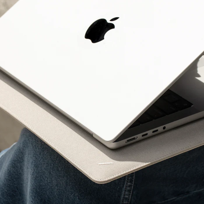 Native Union Stow Slim Mappe til MacBook 14"/13" - Sandstone - Image 6