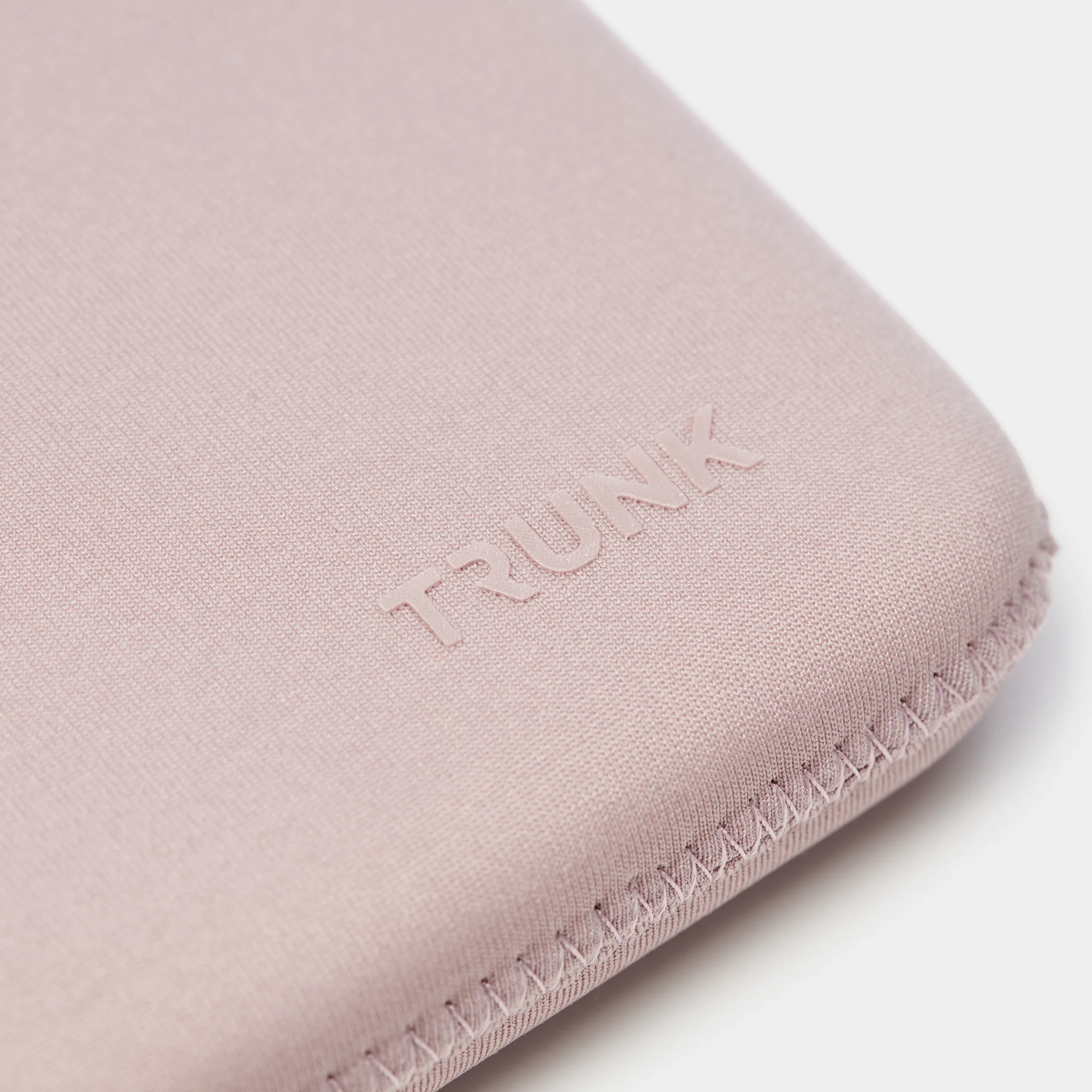 Trunk Neoprene Mappe til MacBook 13" - Cameo Rose - Image 2