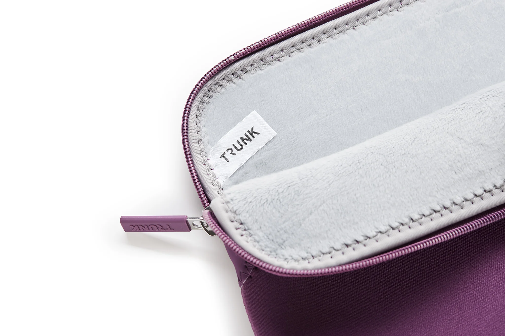 Trunk Neoprene Mappe til MacBook 13" - Plum Purple - Image 2