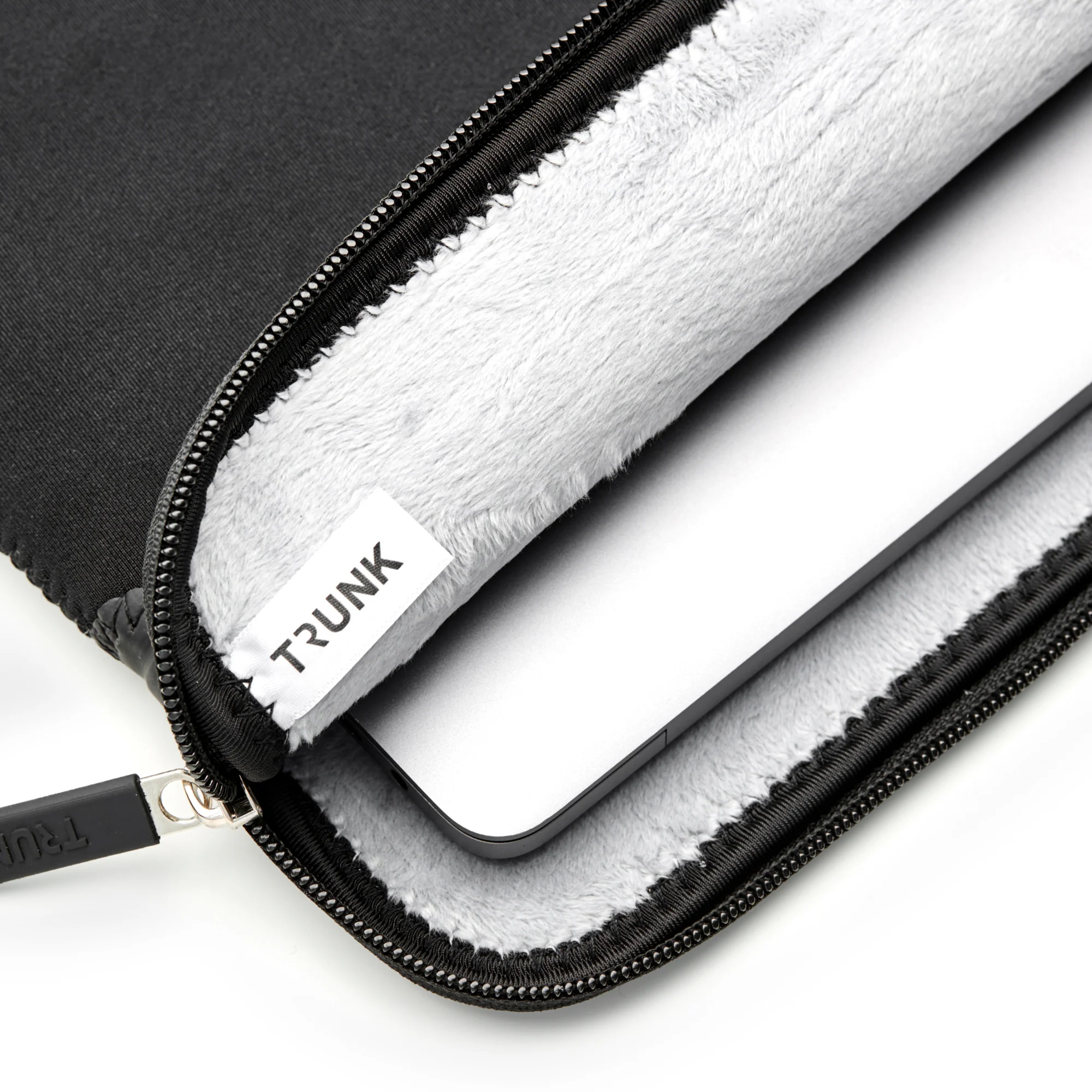 Trunk Neoprene Mappe til MacBook Pro 16" - Svart - Image 2